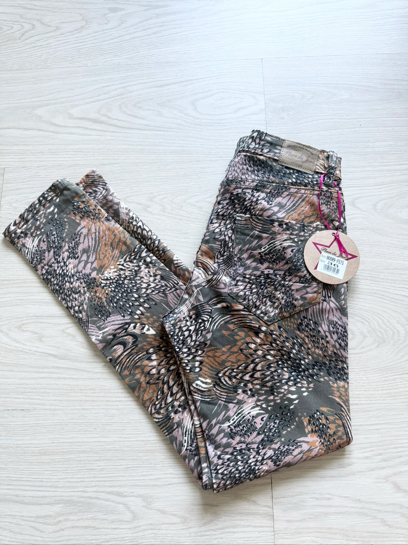 Jeans slim de talle alta color caqui y multicolor Place du Jour talla 36 S - nuevo con etiqueta – photo 2